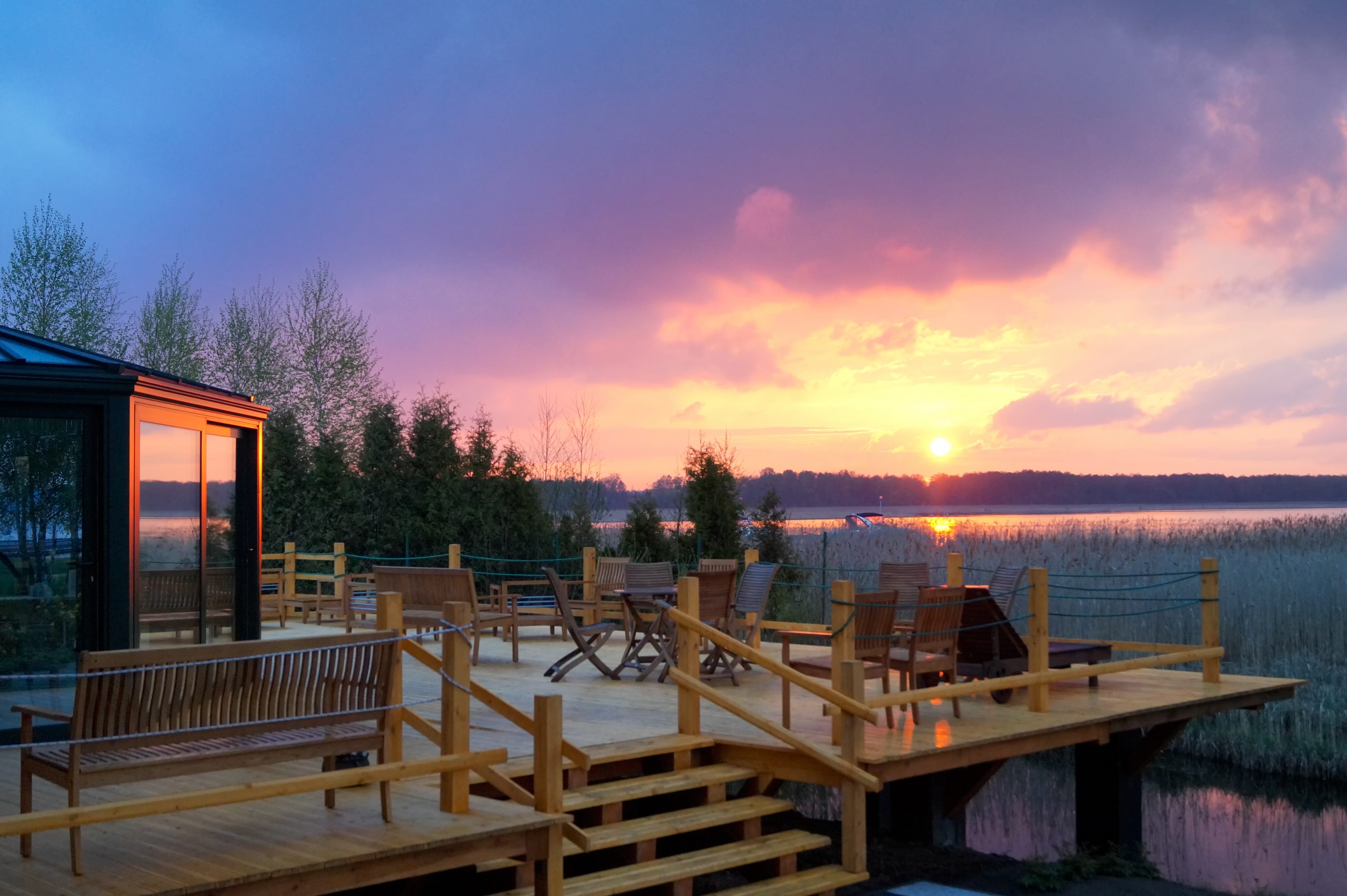 restauracja Smuga Cienia - taras przy zachodzie słońca